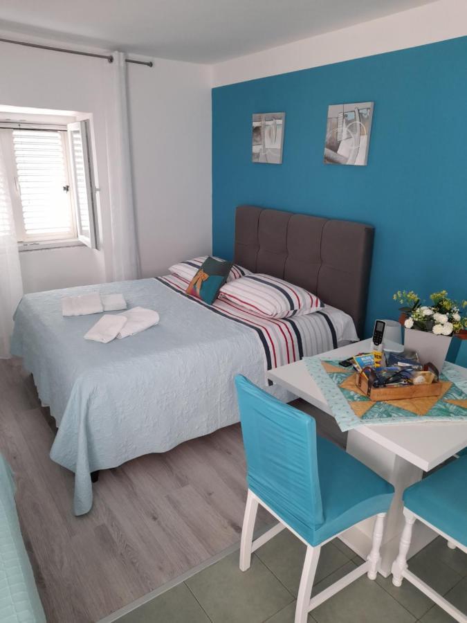 Apartment Filomena In The Center Komiza Bagian luar foto