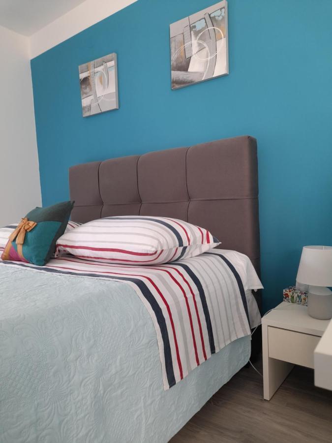 Apartment Filomena In The Center Komiza Bagian luar foto