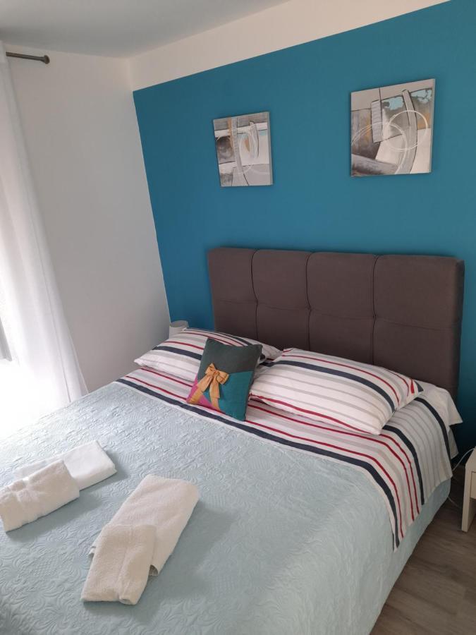 Apartment Filomena In The Center Komiza Bagian luar foto